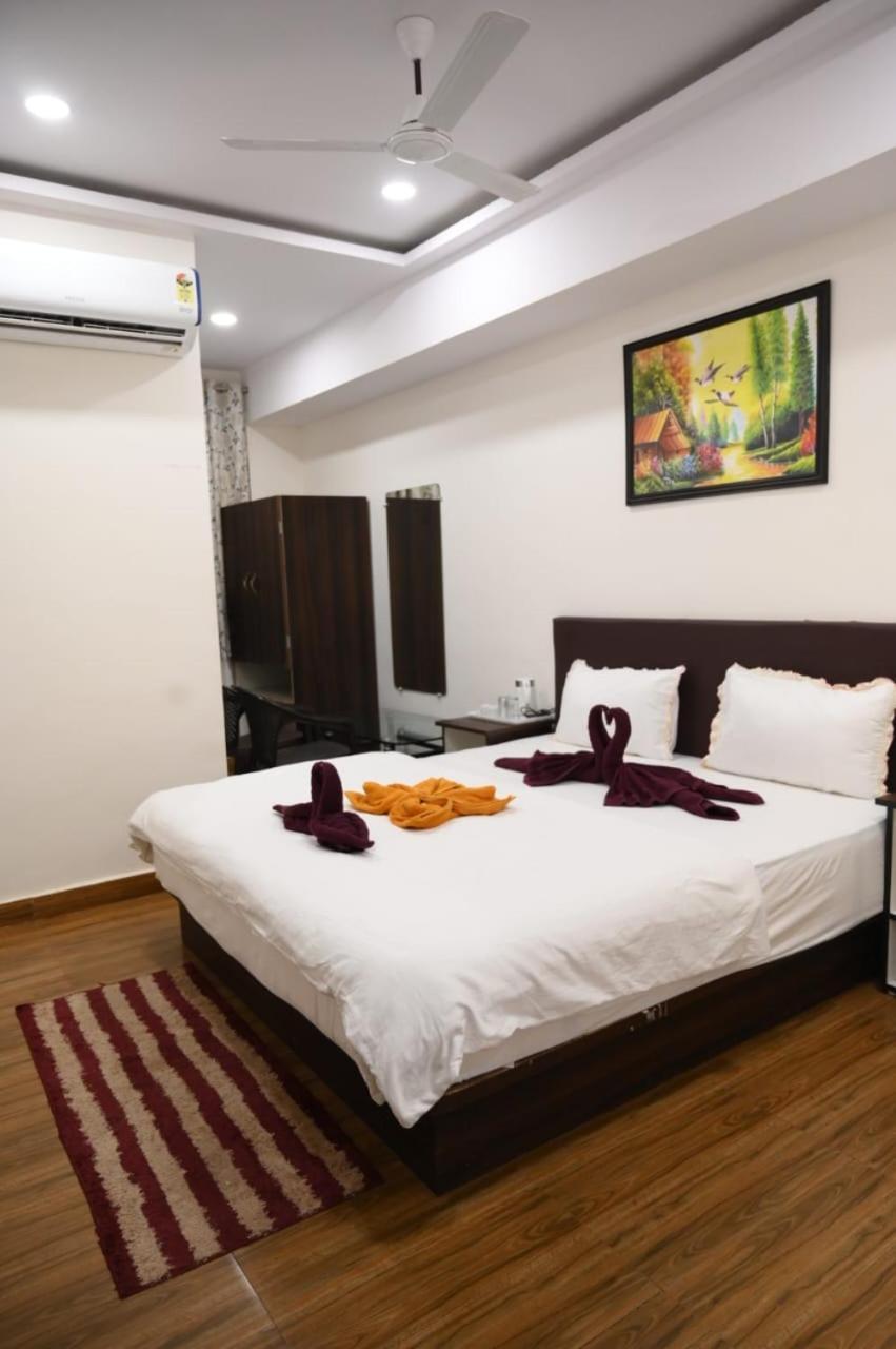 Hotel Satkar International Chhindwāra Exteriör bild