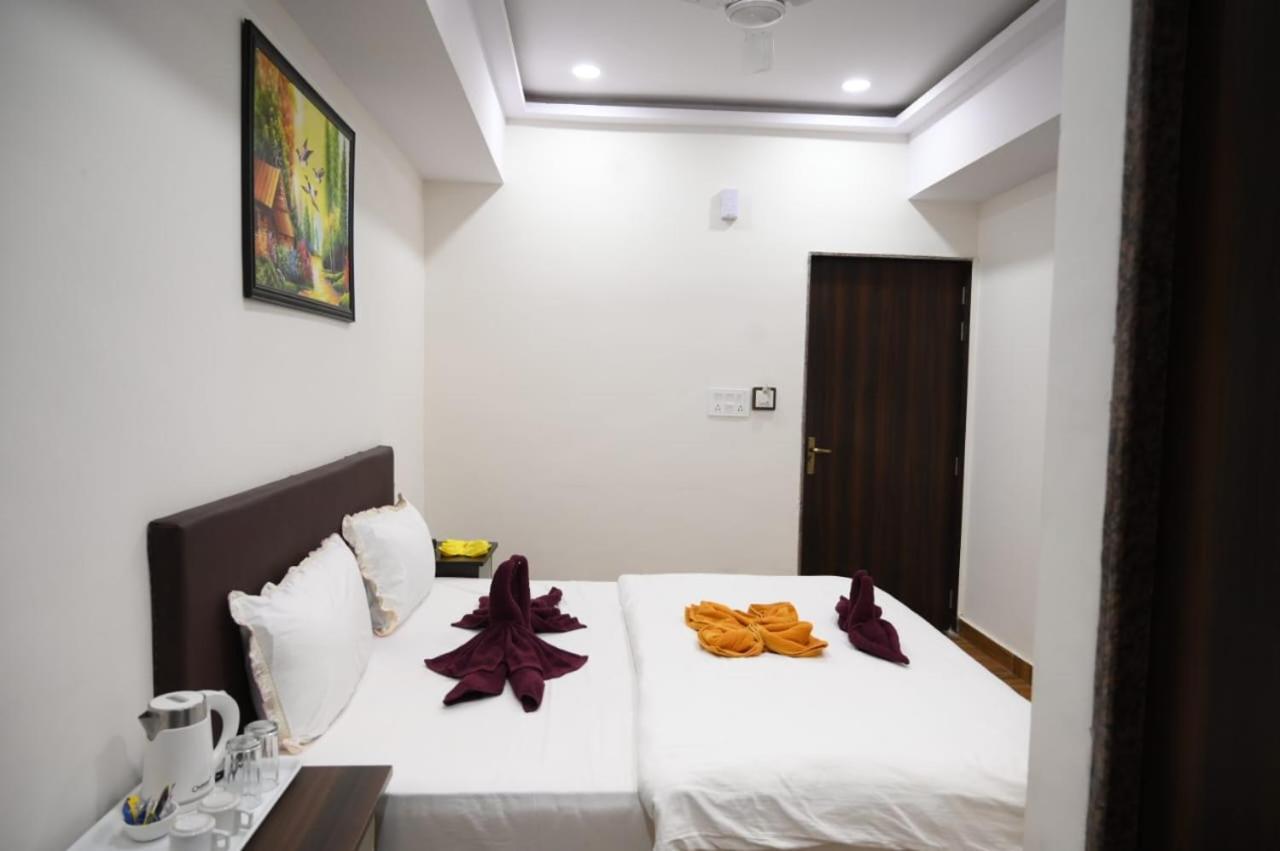 Hotel Satkar International Chhindwāra Exteriör bild